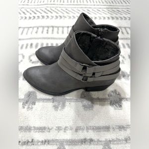 Blowfish Malibu casual boots. women size 7 (new without tag)